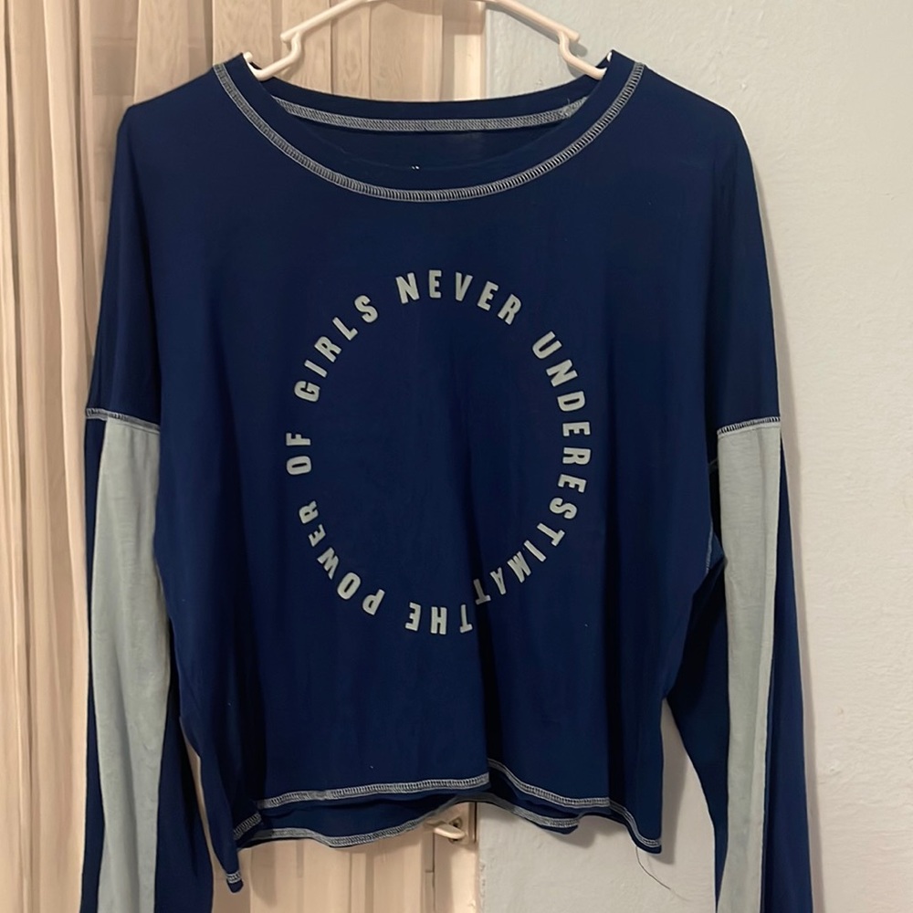 Blue crewneck crop top!✨👗👚